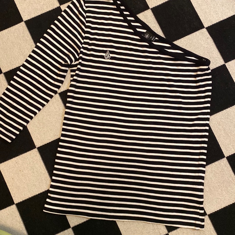 Volcom top